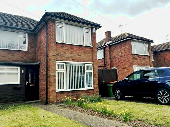 3 Bedroom Semi-Detached House To Rent In Poynters Road, Dunstable, LU5