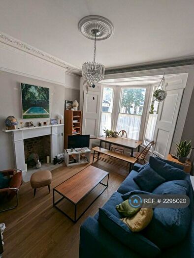 1 Bedroom Flat To Rent In Vicarage Grove, London, SE5