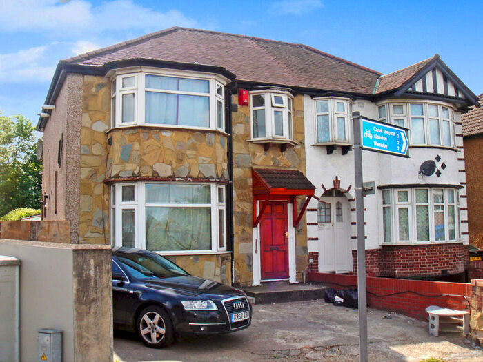 Flat To Rent In Park Royal, London, NW10