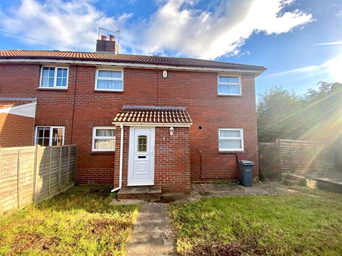 3 Bedroom Semi-Detached House To Rent In Blaise Walk, Bristol, BS9