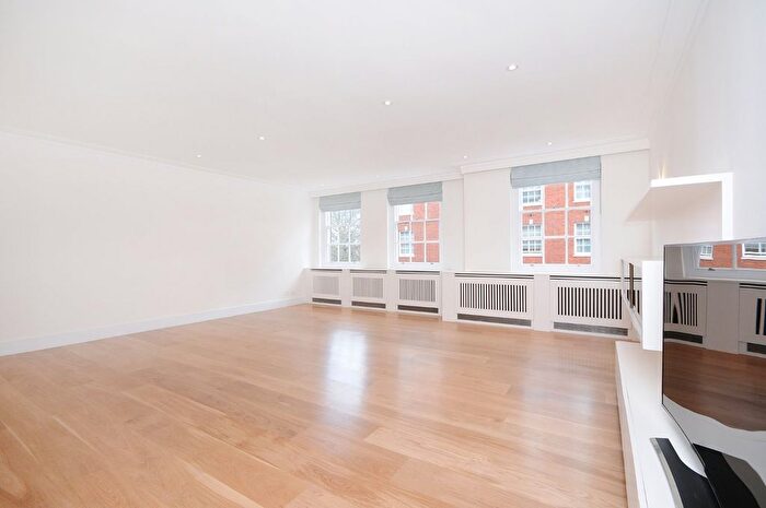 3 Bedroom Flat To Rent In Grosvenor Square, Mayfair, W1K