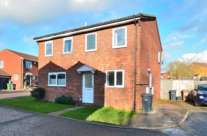 2 Bedroom Semi Detached House For Sale In Heaton Dell, Wigmore, Luton, LU2