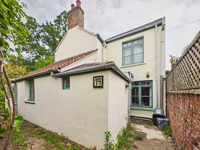 2 Bedroom Detached House For Sale In Regent Street, Stonehouse, GL10