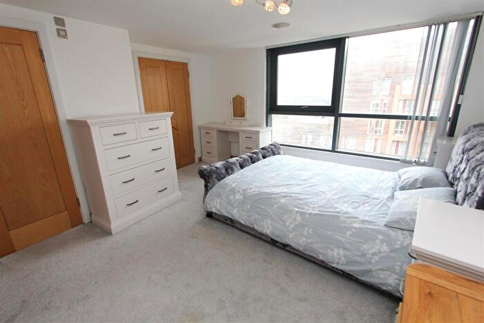 2 Bedroom Flat To Rent In Blue, Little Neville Street, LS1