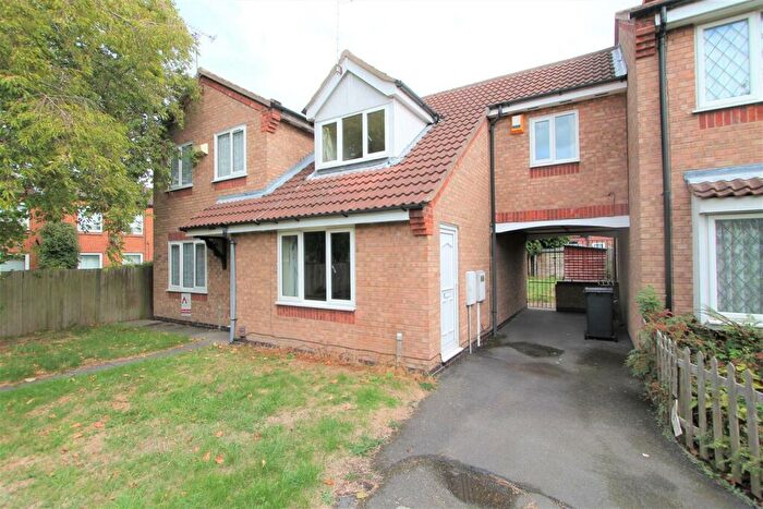 3 Bedroom Town House To Rent In Larchwood Close, Leicester, LE2