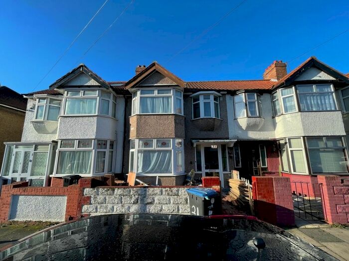 4 Bedroom Flat To Rent In Elstree Gardens, London N9