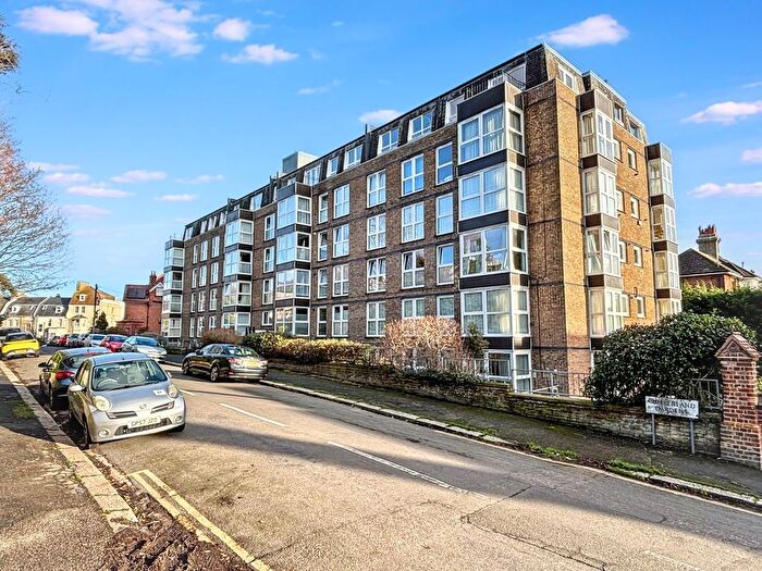 3 Bedroom Flat For Sale In Cumberland Gardens, St Leonards-On-Sea, TN38