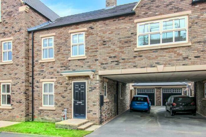 3 Bedroom Mews To Rent In Dyehouse Walk, Leeds, LS19