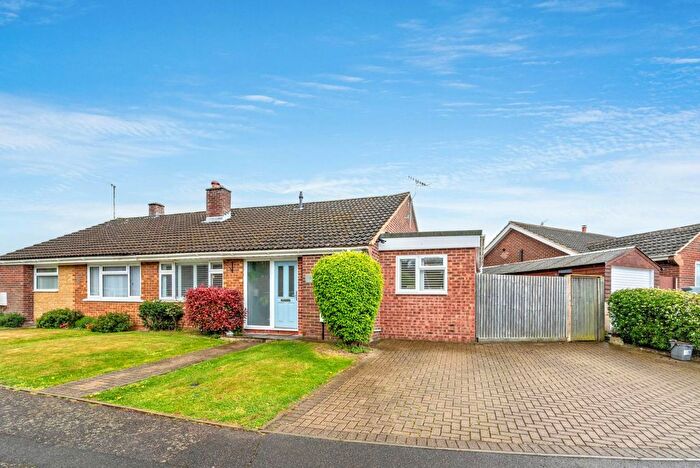 4 Bedroom Semi Detached House For Sale In Stour Road, Chartham, CT4