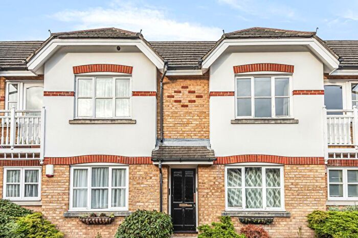 2 Bedroom Apartment To Rent In Whittington Mews, North Finchley, N12