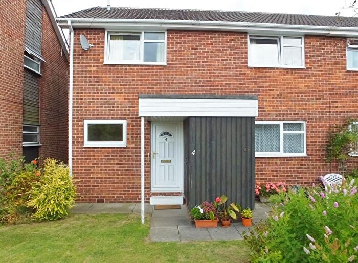 2 Bedroom House To Rent In Coral Drive, Aughton, S26