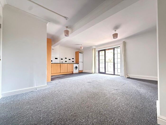 2 Bedroom Flat To Rent In Mounts Road, Greenhithe, DA9