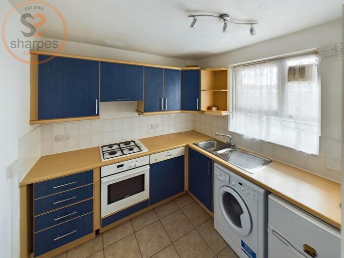 1 Bedroom Flat To Rent In Harling Court, London, SW11