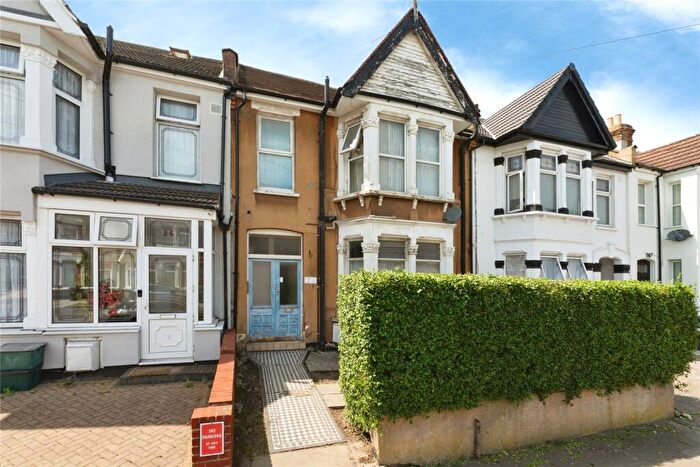 1 Bedroom Flat For Sale In Haslemere Road, Ilford, IG3