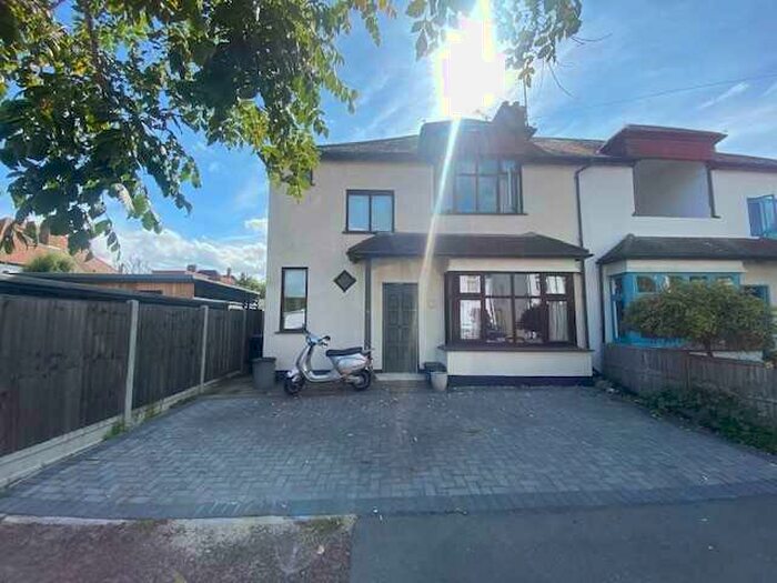 4 Bedroom Semi-Detached House To Rent In Olive Avenue, Leigh On Sea, SS9