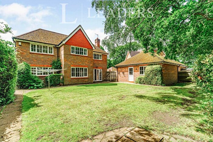 4 Bedroom House To Rent In Redwing Gardens, West Byfleet, KT14