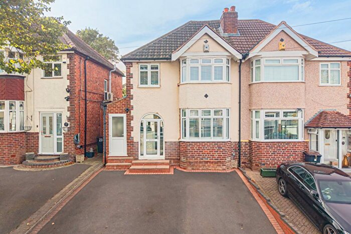 3 Bedroom Semi-Detached House For Sale In Dockar Road, Birmingham, B31