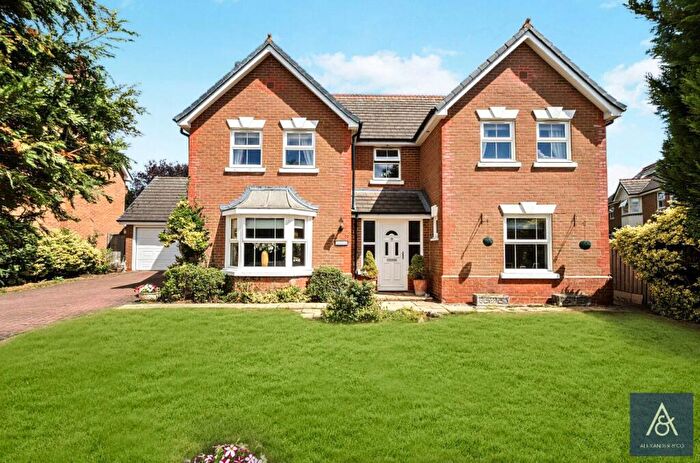 4 Bedroom Detached House For Sale In Jones Close, Brackley, Northamptonshire, NN13