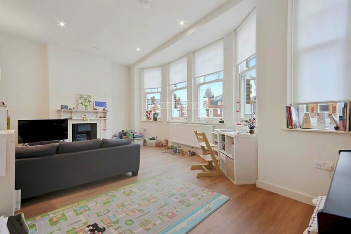 2 Bedroom Flat To Rent In Muswell Hill Broadway, London, N10