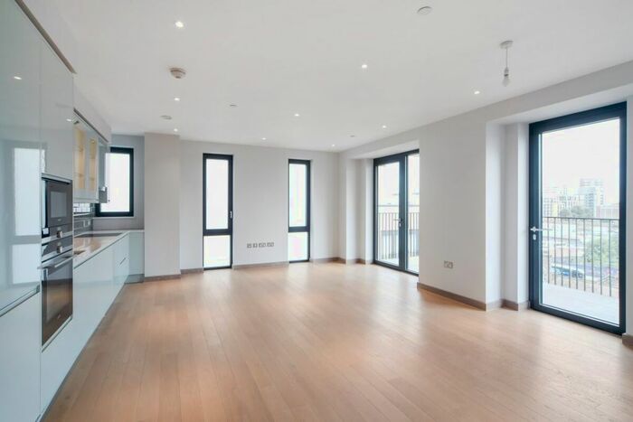 3 Bedroom Flat To Rent In Ryeland Boulevard, London, SW18