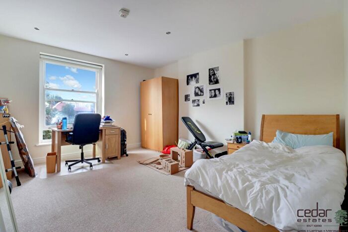 3 Bedroom Flat To Rent In Compayne Gardens, South Hampstead, NW6