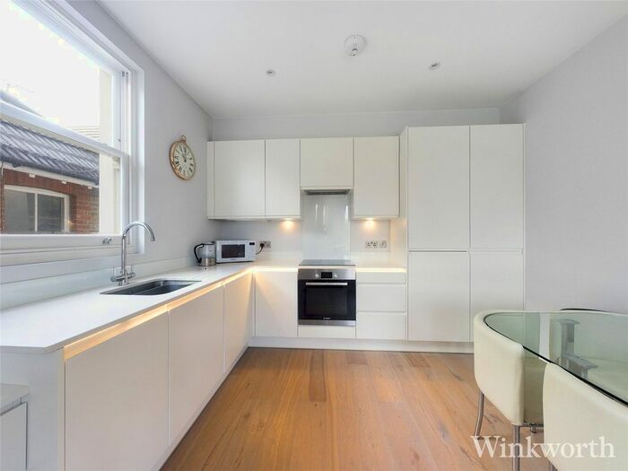2 Bedroom Flat To Rent In Birch Grove, London, W3