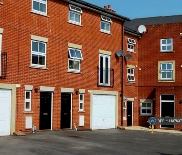2 Bedroom Flat To Rent In Dews Road, Salisbury, SP2