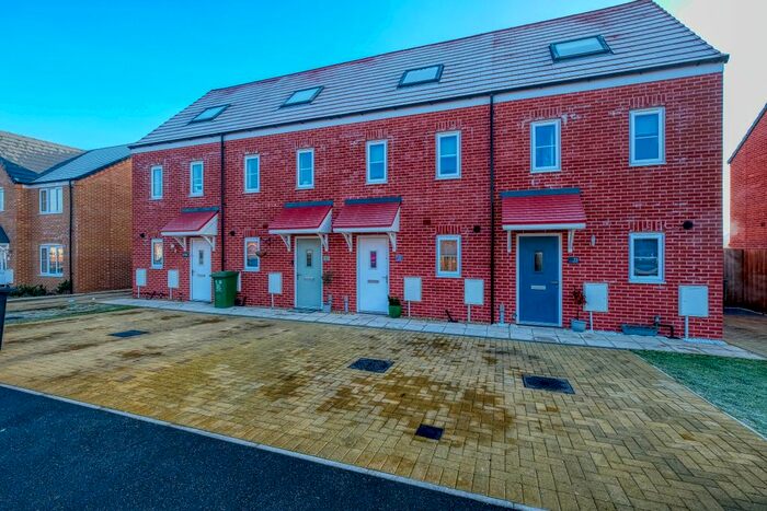 3 Bedroom Town House To Rent In Ellis Drive, Bradwell ., NR31