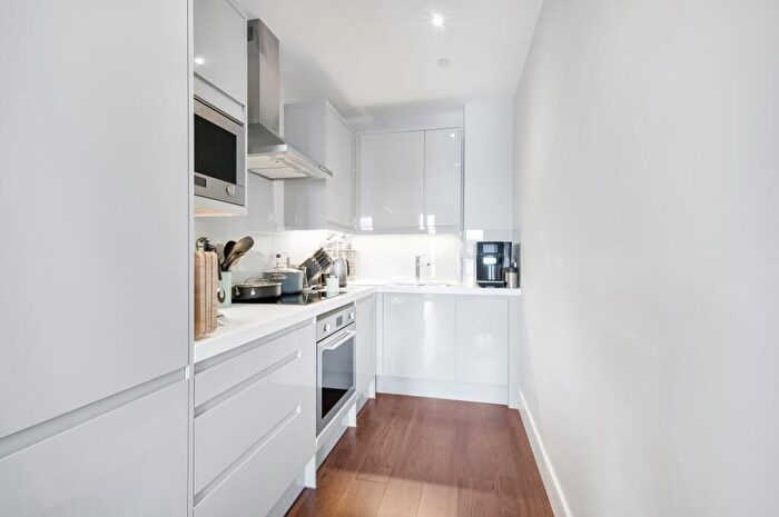 1 Bedroom Apartment For Sale In Avalon Point, Silvocea Way, London, E14