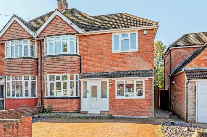 4 Bedroom Semi-Detached House To Rent In Charles Road, Solihull, B91