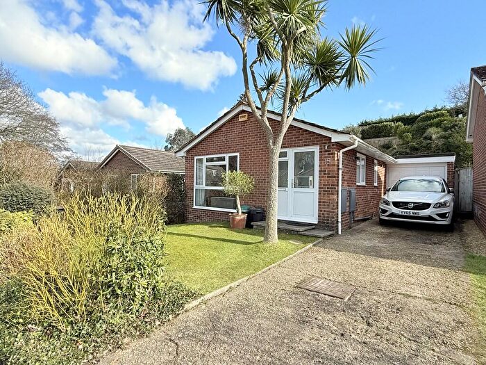 2 Bedroom Detached Bungalow For Sale In The Vale, Hythe, Southampton, SO45