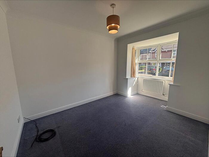 4 Bedroom Detached House To Rent In Rhigos, Emmer Green, RG4