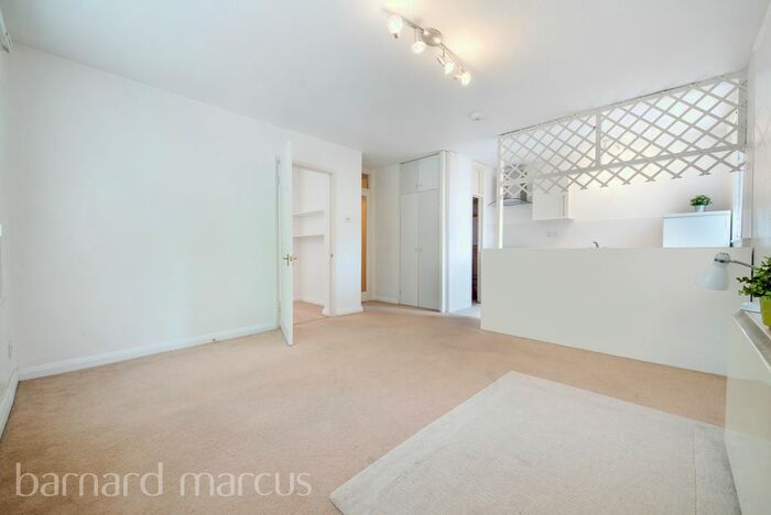 1 Bedroom Flat To Rent In Mayfield Road, Sanderstead, South Croydon, CR2