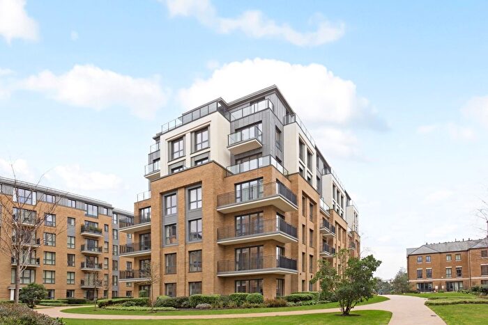 3 Bedroom Flat To Rent In Pinewood Gardens, Teddington, TW11