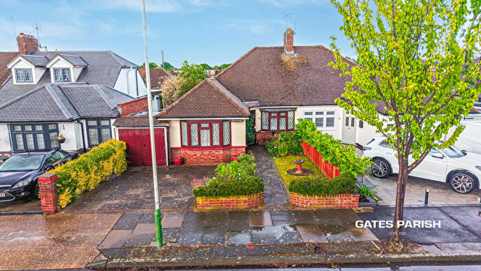3 Bedroom Semi-Detached Bungalow For Sale In Canterbury Avenue, Upminster, RM14