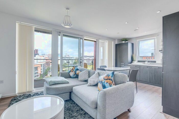 2 Bedroom Flat To Rent In Mason Way, Edgbaston, Birmingham, B15