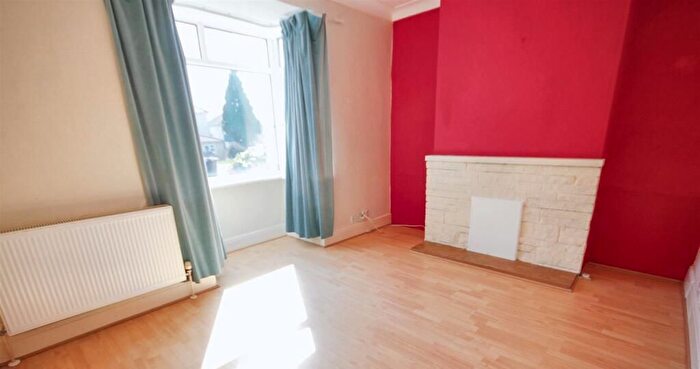 3 Bedroom Semi Detached House To Rent In Chatsworth Park Grove, Sheffield, S12