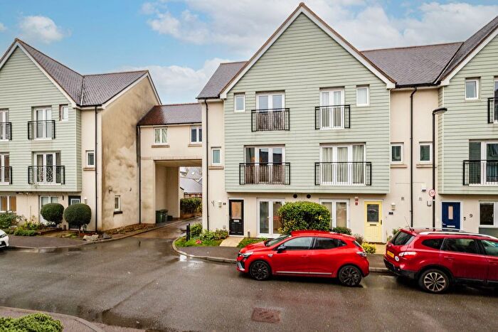 5 Bedroom End Terrace House For Sale In The Moors, Redhill, RH1