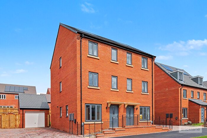 3 Bedroom Semi-Detached House To Rent In Hanafey Way, Northampton, NN5