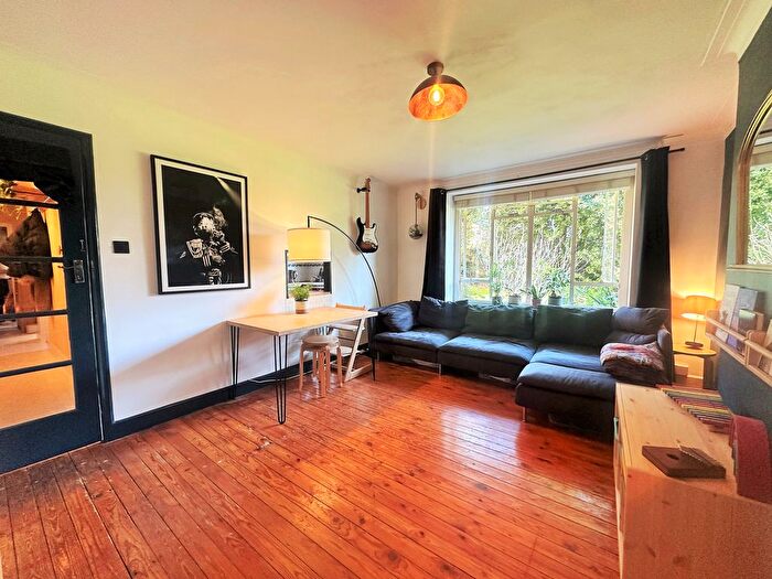 2 Bedroom Flat For Sale In Furze Hil, Hove, BN3