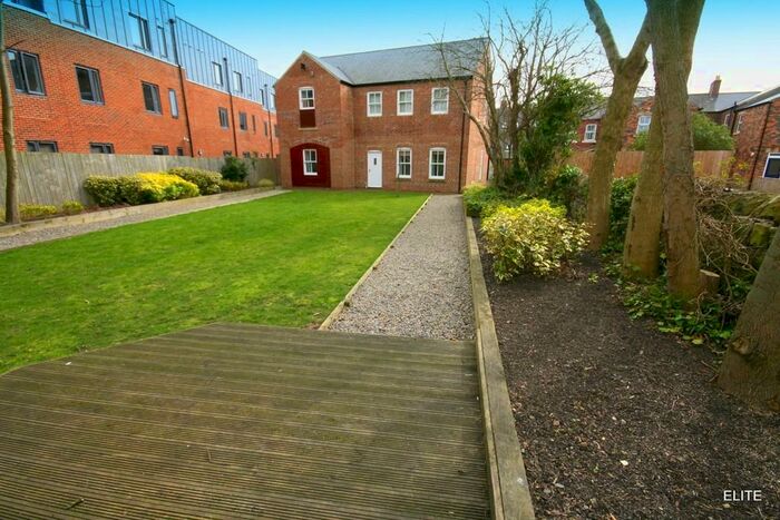 2 Bedroom Apartment To Rent In Gilesgate, Durham, DH1