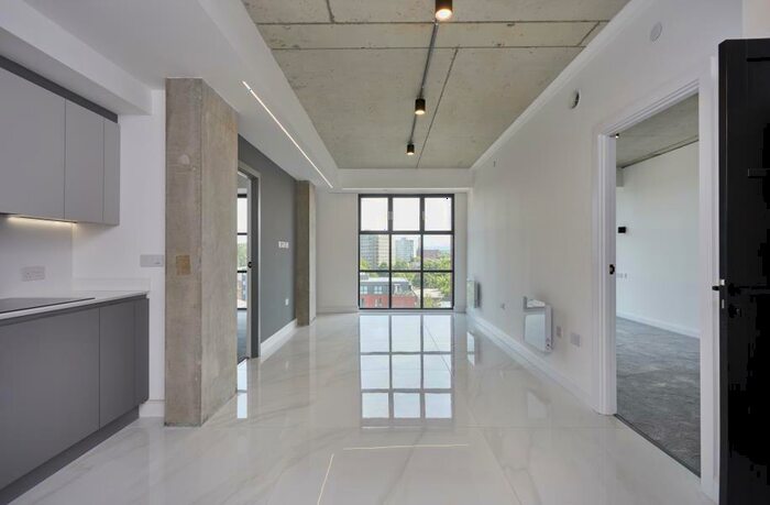 2 Bedroom Apartment To Rent In Apt . :: One Silk Street, M4