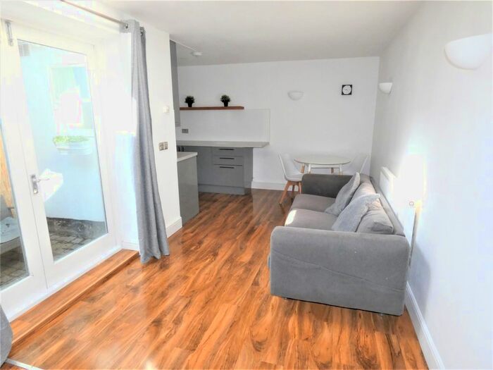 1 Bedroom Flat To Rent In Wick Road, Hackney, London, E9