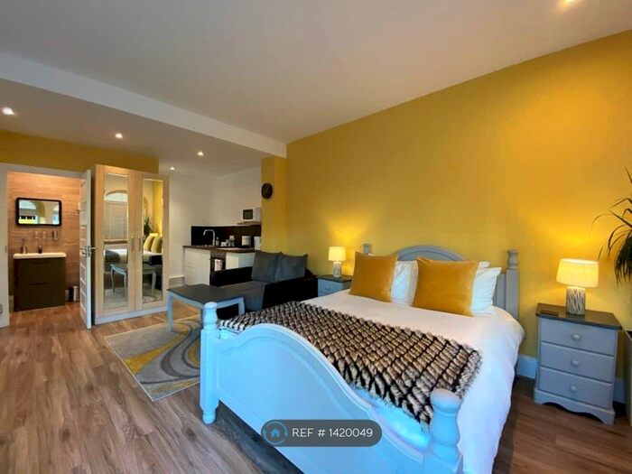 1 Bedroom Flat To Rent In Harlestone Road, Northampton, NN5