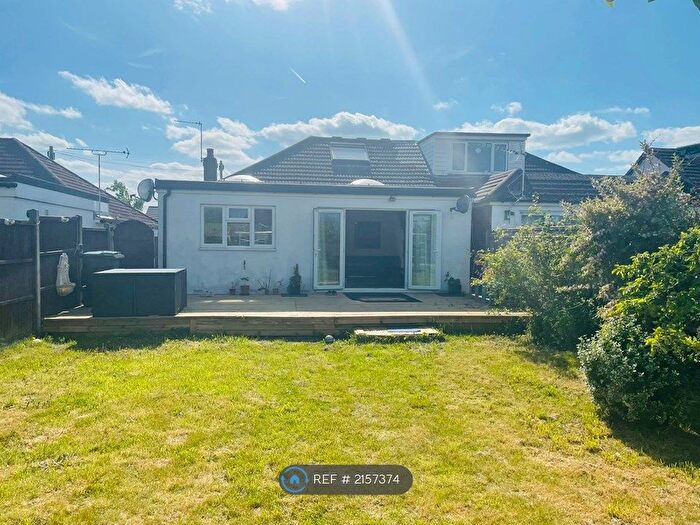 3 Bedroom Bungalow To Rent In St Georges Drive, Watford, WD19