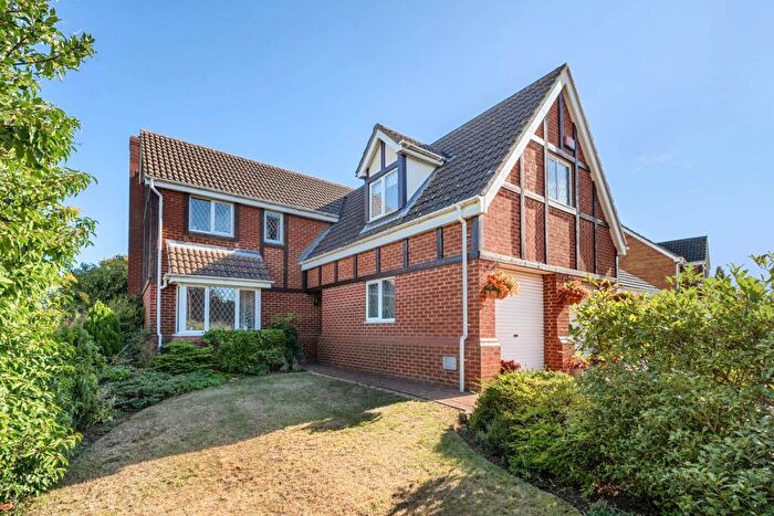 5 Bedroom Detached House For Sale In Lindisfarne Priory, Bedford, MK41