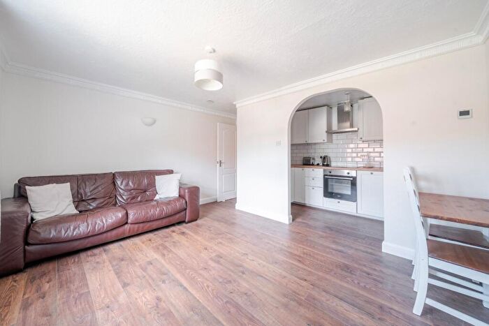 1 Bedroom Flat To Rent In Albemarle Park, Albemarle Road, Beckenham, BR3