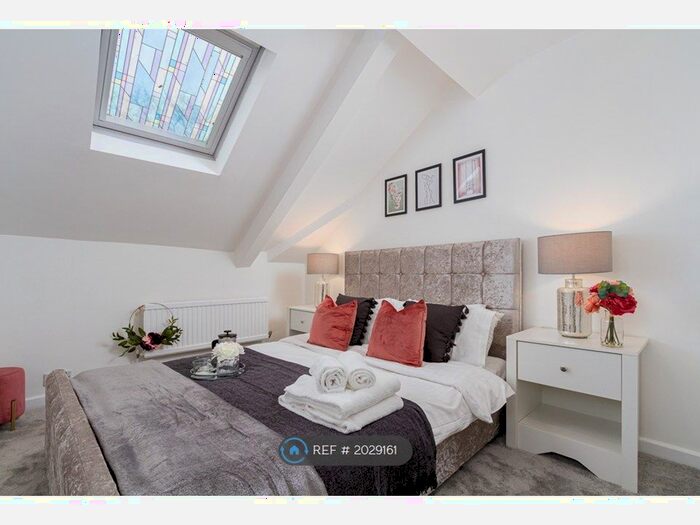 2 Bedroom Flat To Rent In Stacey Road, Cardiff, CF24