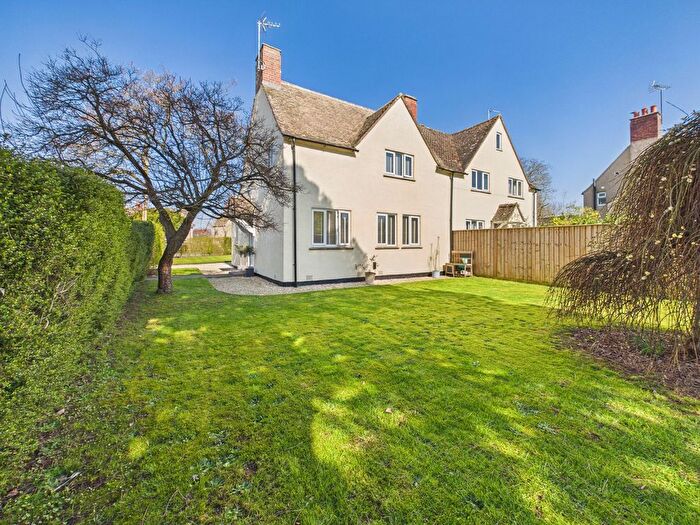 3 Bedroom Detached House For Sale In Peartree Close, Milton-Under-Wychwood, Chipping Norton, OX7
