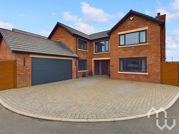 5 Bedroom Detached House For Sale In Moss Green Close, Hesketh Bank, PR4